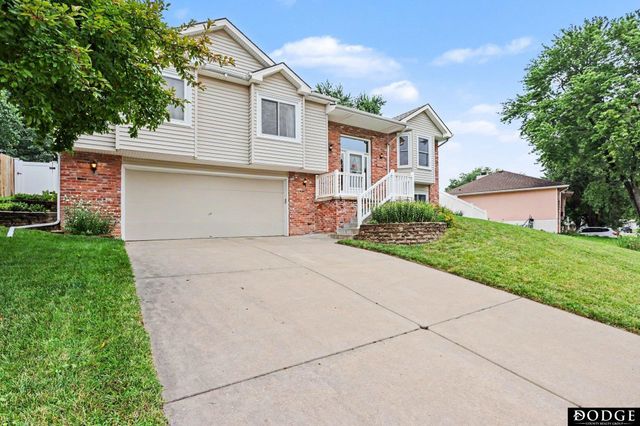 6325 Briar Rosa Drive, Lincoln, NE 68156