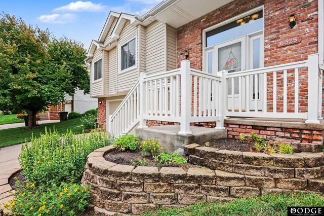 6325 Briar Rosa Drive, Lincoln, NE 68156