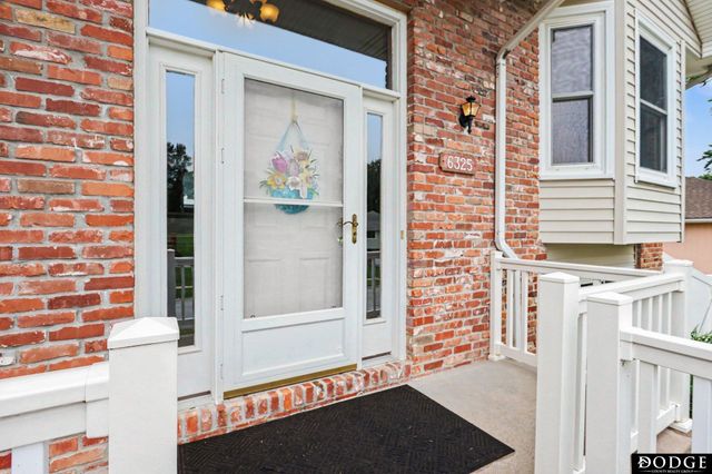 6325 Briar Rosa Drive, Lincoln, NE 68156