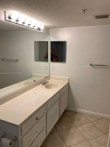 4122 Residence dr 120, Fort Myers, FL 33901