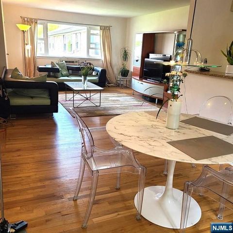 2-58 Virginia Drive, Fair Lawn, NJ 07410