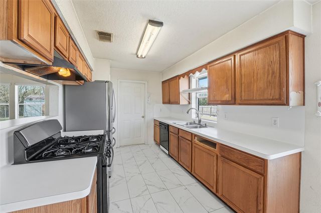 3901 22nd Street N, Texas City, TX 77590