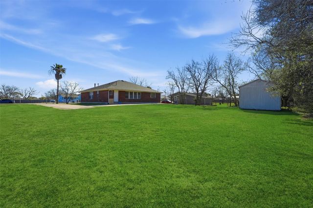 3901 22nd Street N, Texas City, TX 77590
