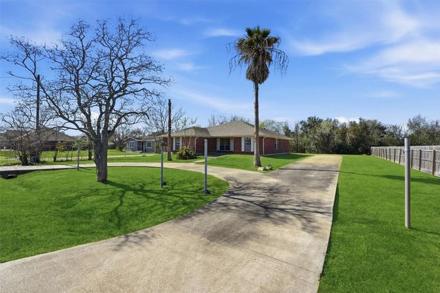 3901 22nd Street N, Texas City, TX 77590