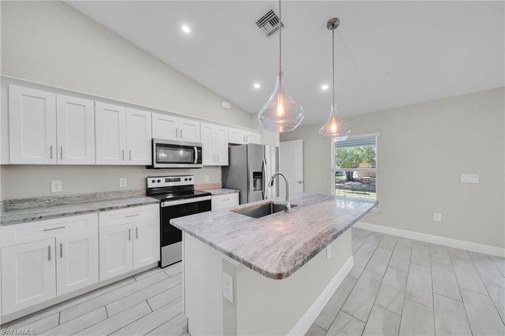 Image 8 of property listing at 4326 NE 24th PL, Cape Coral, FL 33909