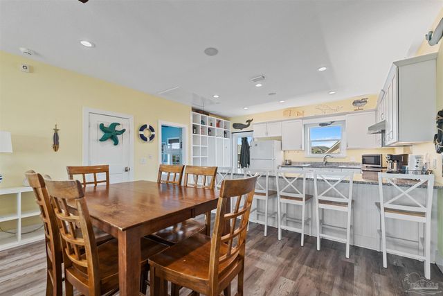 8162 Gulf Blvd, Navarre Beach, FL 32566