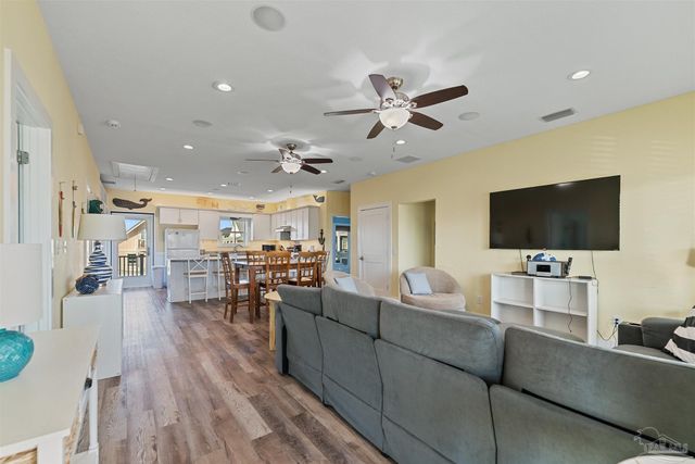 8162 Gulf Blvd, Navarre Beach, FL 32566