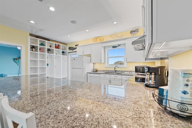 8162 Gulf Blvd, Navarre Beach, FL 32566