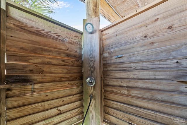 8162 Gulf Blvd, Navarre Beach, FL 32566