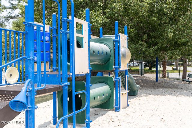 15 Pine Burr Road # 18, Hilton Head Island, SC 29926