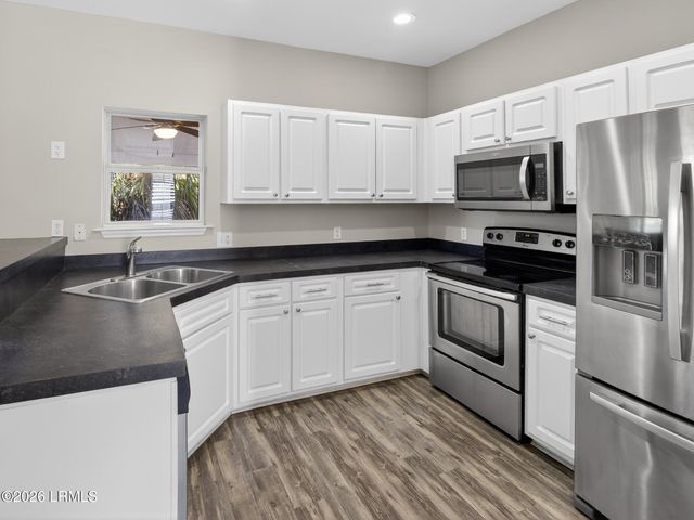 15 Pine Burr Road # 18, Hilton Head Island, SC 29926