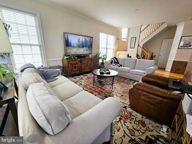 43442 KATLING SQ, Chantilly, VA 20152