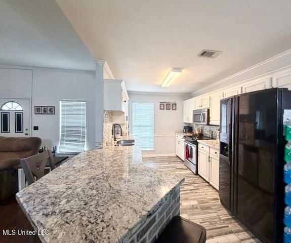 604 Madeline Cove, Florence, MS 39073