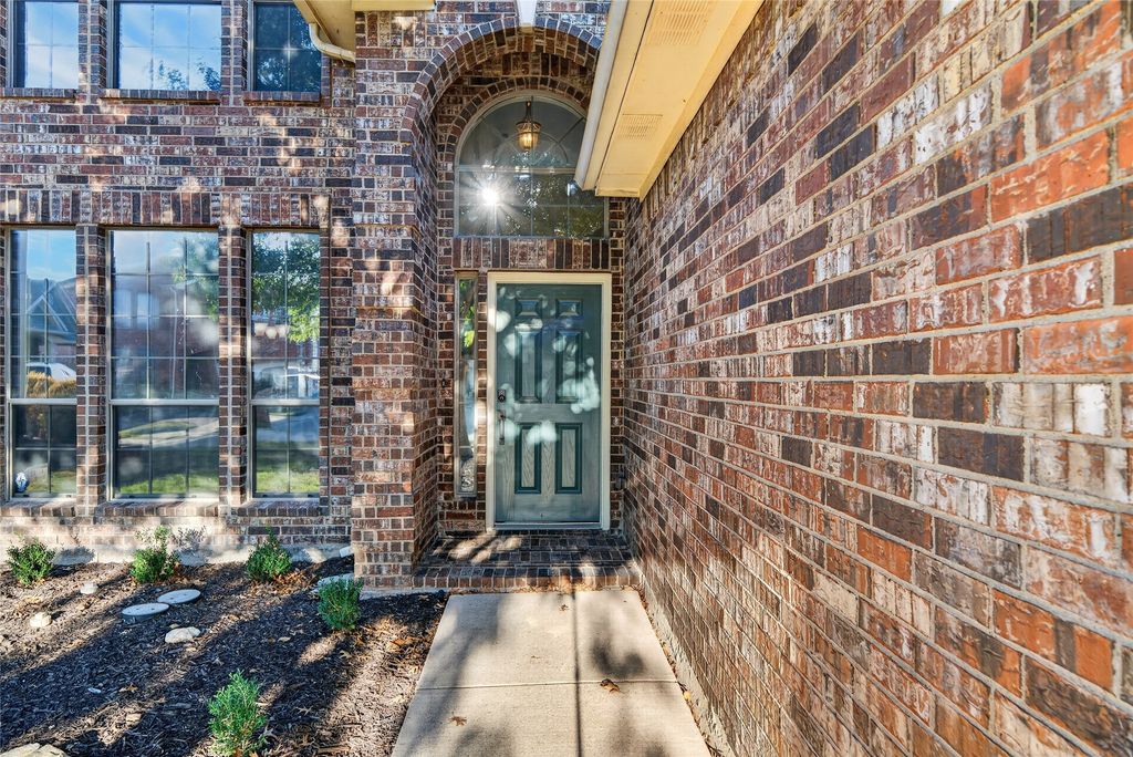 10834 Axton Court, Fort Worth, TX 76052 — photo 4