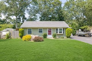 5 Birch St, Bourne, MA 02532