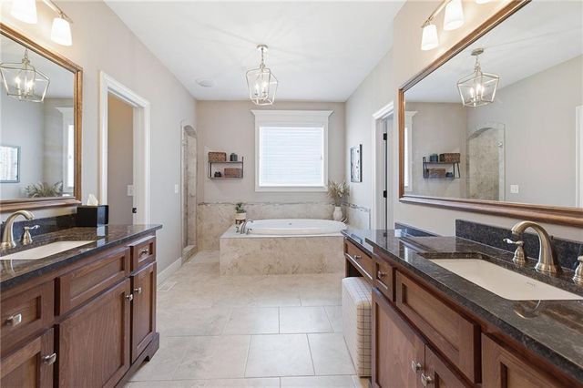 16324 S Twilight Lane, Olathe, KS 66062