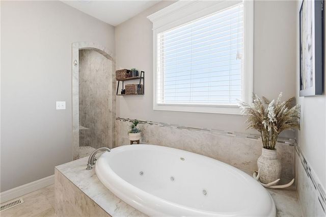 16324 S Twilight Lane, Olathe, KS 66062