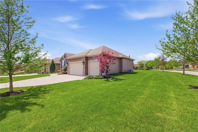 16324 S Twilight Lane, Olathe, KS 66062