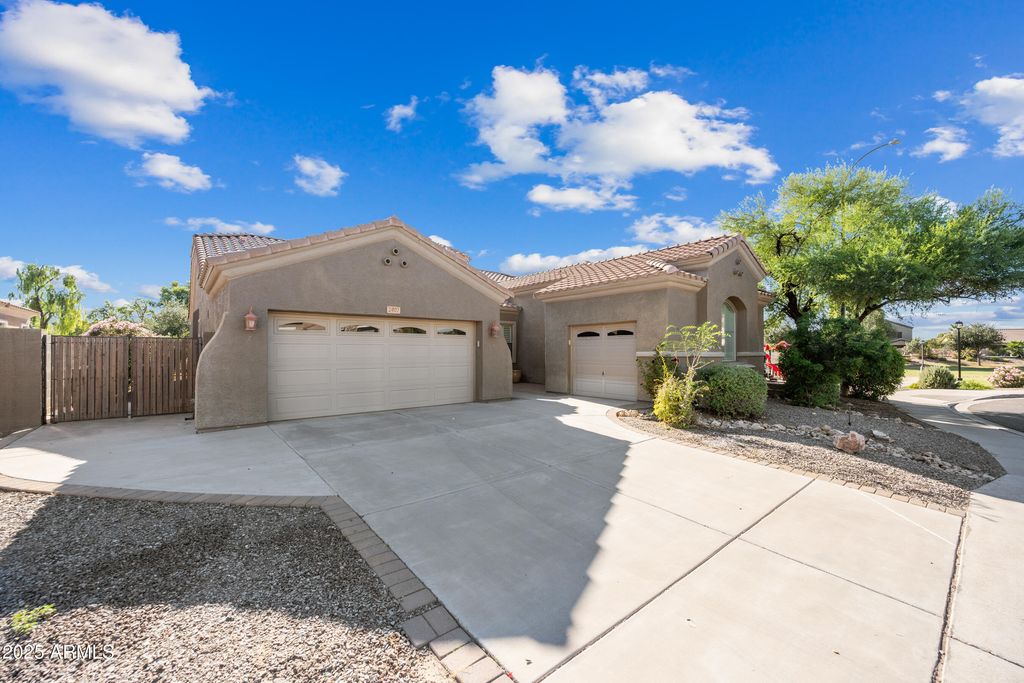 2407 E IRIS Drive, Chandler, AZ 85286