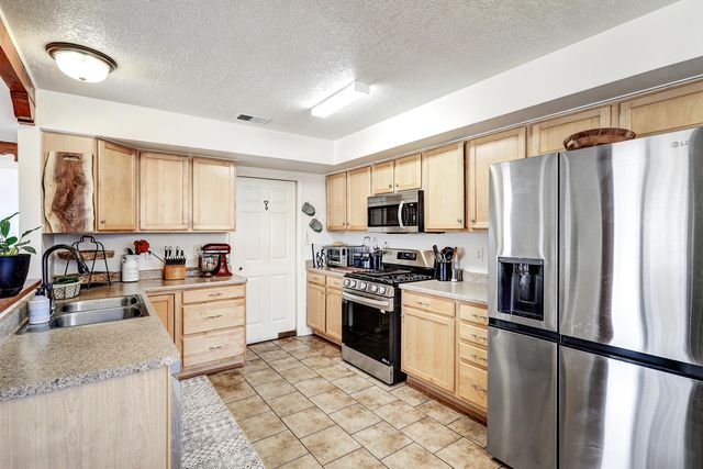 7067 Clark Hills Drive NE, Rio Rancho, NM 87144