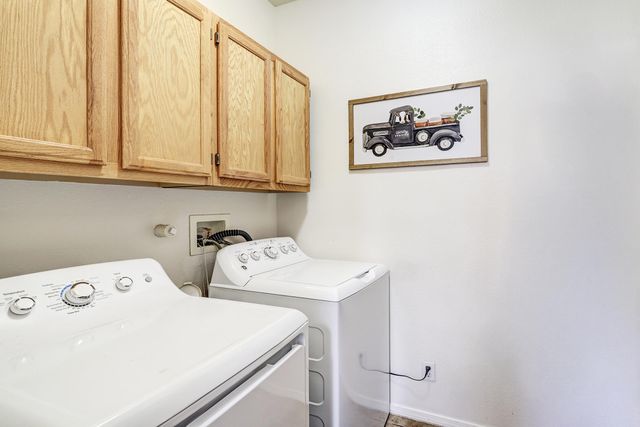 7067 Clark Hills Drive NE, Rio Rancho, NM 87144