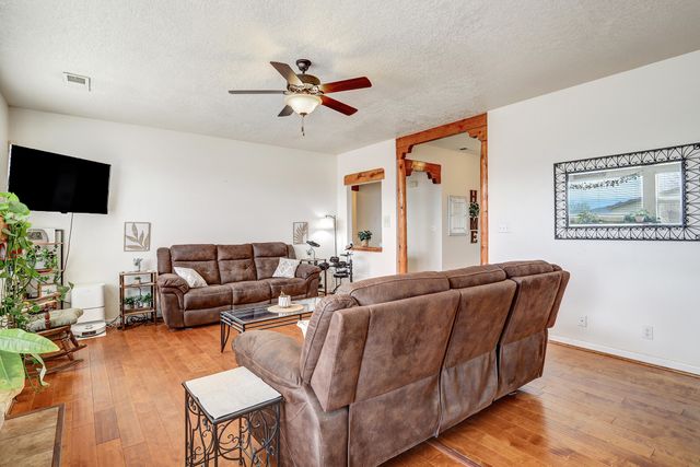 7067 Clark Hills Drive NE, Rio Rancho, NM 87144