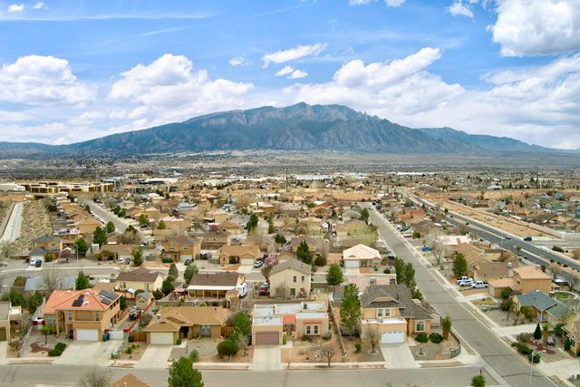 7067 Clark Hills Drive NE, Rio Rancho, NM 87144