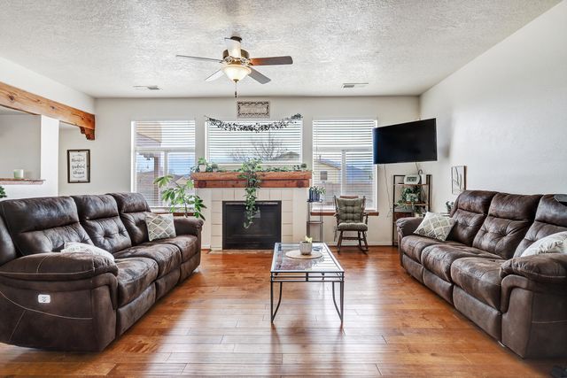 7067 Clark Hills Drive NE, Rio Rancho, NM 87144