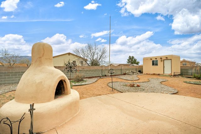 7067 Clark Hills Drive NE, Rio Rancho, NM 87144