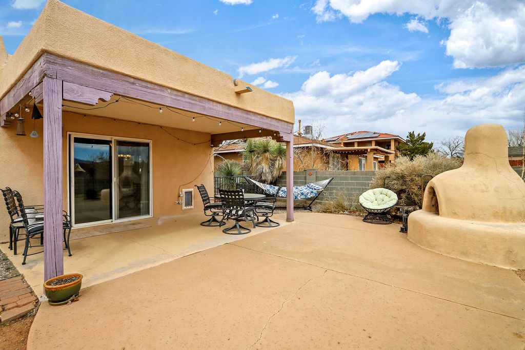 Image 10 of property listing at 7067 Clark Hills Drive NE, Rio Rancho, NM 87144