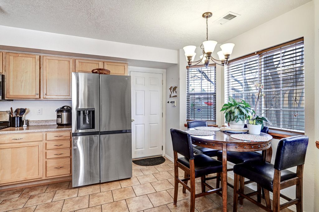 Image 13 of property listing at 7067 Clark Hills Drive NE, Rio Rancho, NM 87144