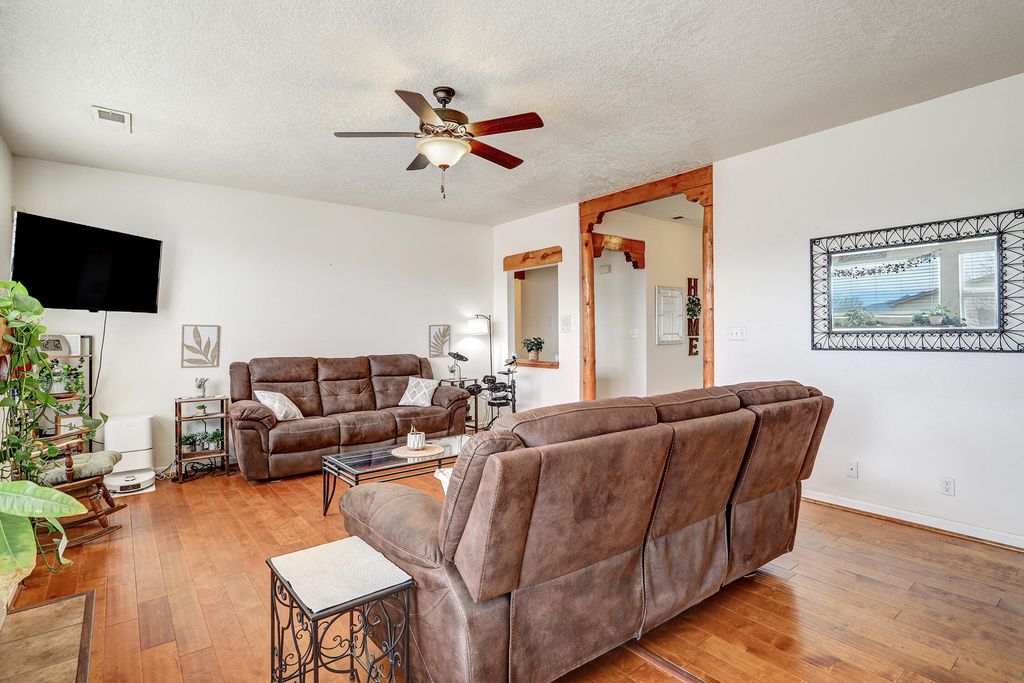 Image 19 of property listing at 7067 Clark Hills Drive NE, Rio Rancho, NM 87144