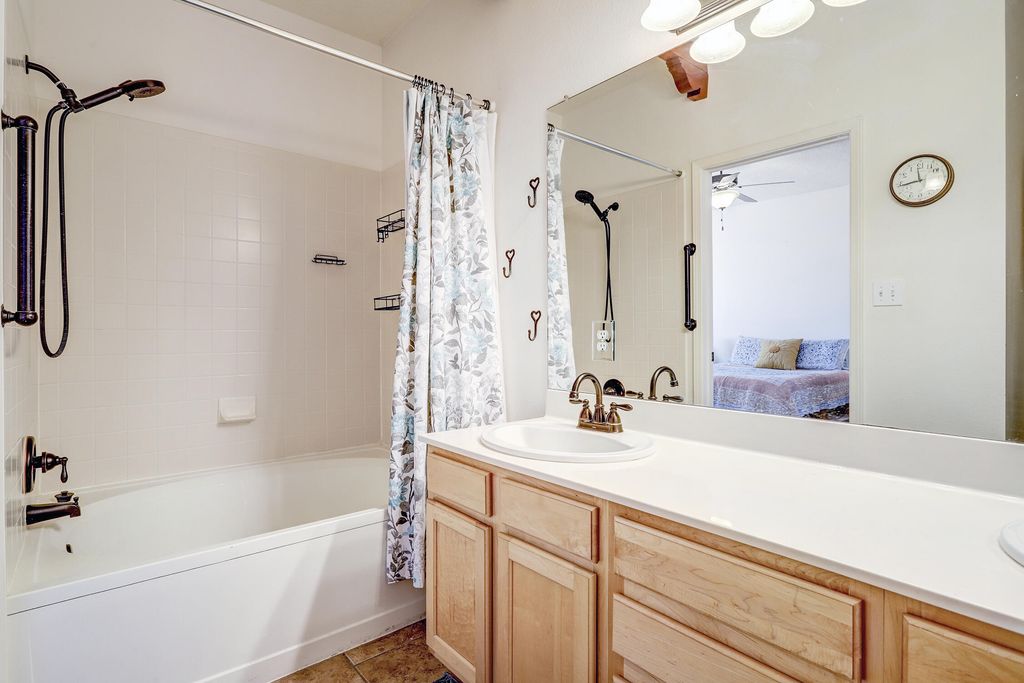 Image 23 of property listing at 7067 Clark Hills Drive NE, Rio Rancho, NM 87144