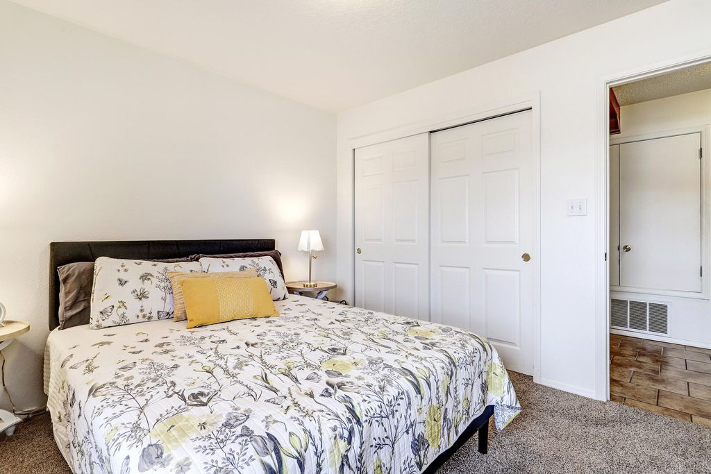 Image 25 of property listing at 7067 Clark Hills Drive NE, Rio Rancho, NM 87144