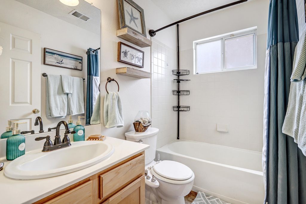 Image 26 of property listing at 7067 Clark Hills Drive NE, Rio Rancho, NM 87144