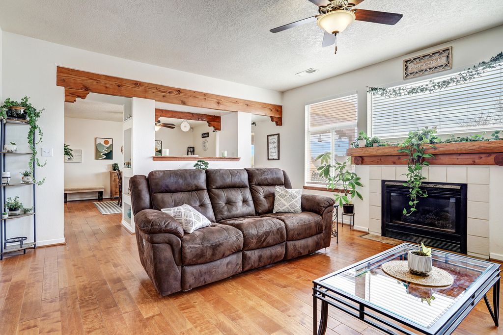 Image 6 of property listing at 7067 Clark Hills Drive NE, Rio Rancho, NM 87144