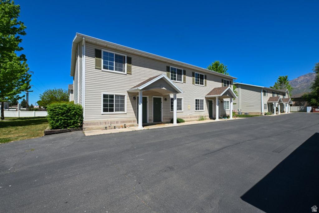 Image 7 of property listing at 472 E 2100 N, Ogden, UT 84414