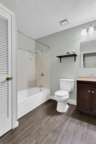 934 Silverstone Drive, St Charles, MO 63303