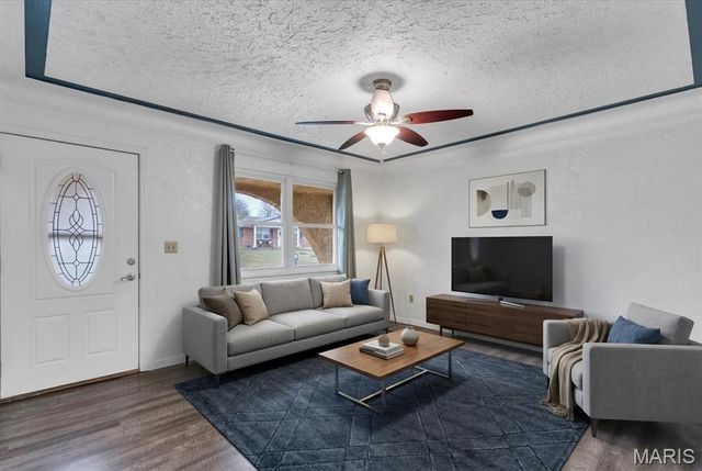 934 Silverstone Drive, St Charles, MO 63303