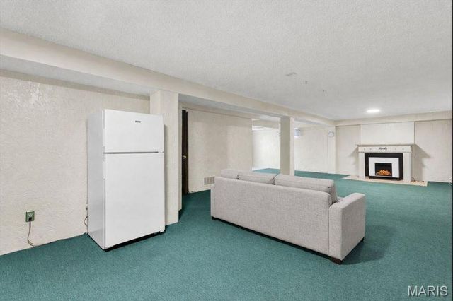 934 Silverstone Drive, St Charles, MO 63303