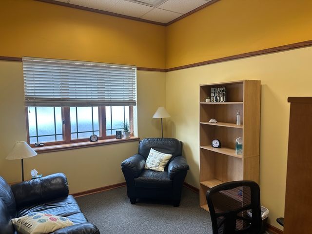 5950 Lincoln Avenue W, Lisle, IL 60532