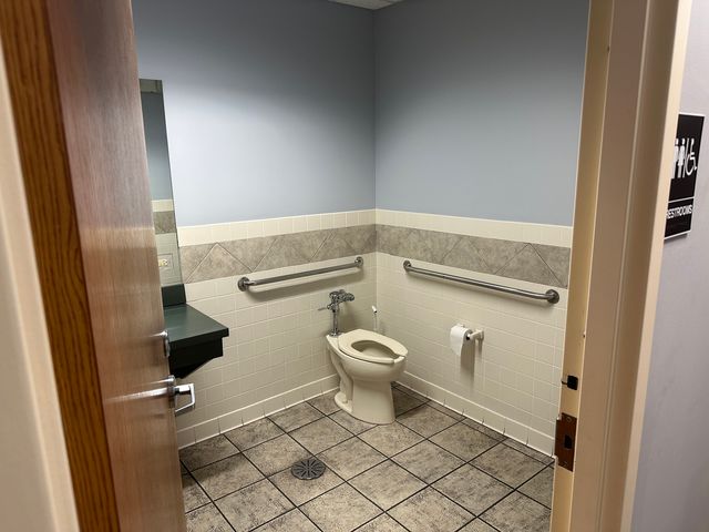 5950 Lincoln Avenue W, Lisle, IL 60532