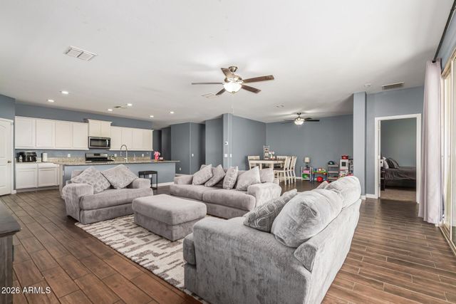 30641 W MULBERRY Drive, Buckeye, AZ 85396