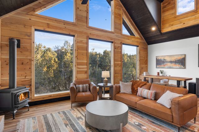 375 W WHITE CLIFFS DR, Orderville, UT 84758