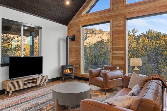 375 W WHITE CLIFFS DR, Orderville, UT 84758