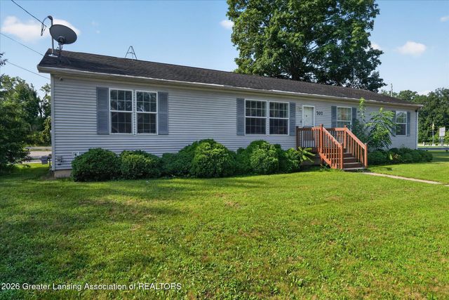 707 Sawyer Road, Lansing, MI 48911