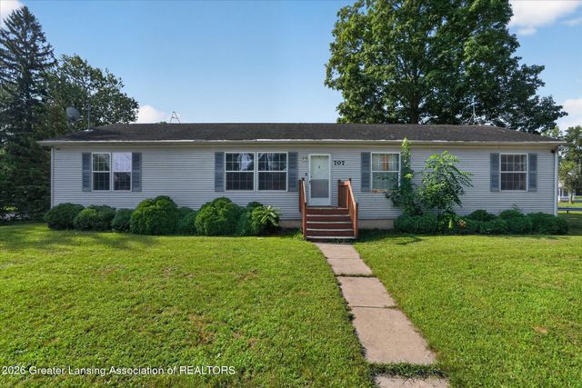 707 Sawyer Road, Lansing, MI 48911