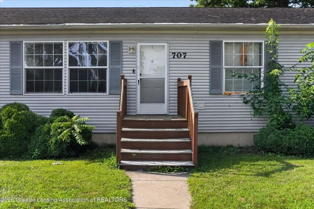 707 Sawyer Road, Lansing, MI 48911