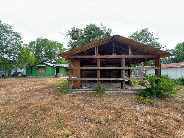 818 Plum ST, Lockhart, TX 78644