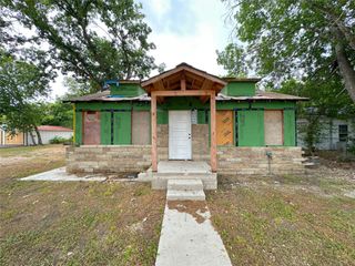 818 Plum ST, Lockhart, TX 78644